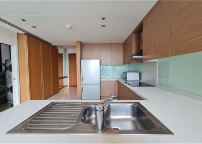 For Sale with Tenant: Best Price Duplex 2 Bedrooms high floor at The Emporio Place