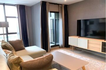 A nice corner room with effortlessly access condominium to BTS.