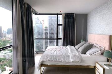 A nice corner room with effortlessly access condominium to BTS.