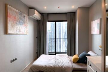 A nice corner room with effortlessly access condominium to BTS.