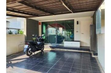 176 Sqm., 3 Beds, 2 Baths Townhouse listed for ฿ 5,800,000.