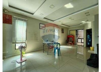 176 Sqm., 3 Beds, 2 Baths Townhouse listed for ฿ 5,800,000.