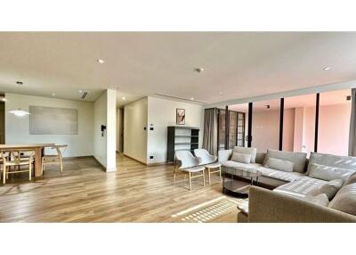 !! Promotion Price !! Modern big terrace 4 bedrooms in private apartment Sathon Soi 1