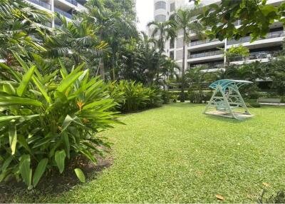 !! Promotion Price !! Modern big terrace 4 bedrooms in private apartment Sathon Soi 1