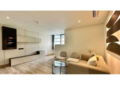 !! Promotion Price !! Modern big terrace 4 bedrooms in private apartment Sathon Soi 1