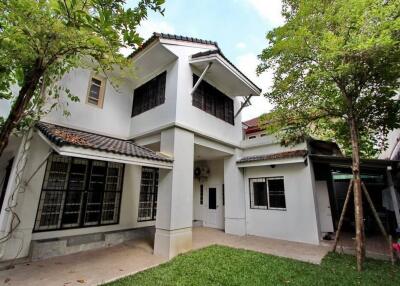 For Rent Spacious 2-Story Detached House with Work Room and Maid