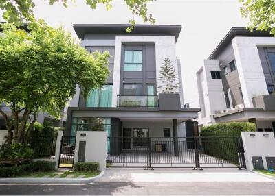 For Rent: Spacious 3-Storey House at The Gentry Ekkamai Ladprao