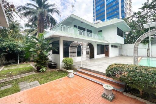 For Rent Detached House with pool suitable for residential and commercial in Thonglor