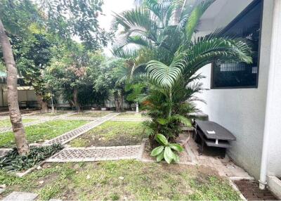 For Rent Detached House with pool suitable for residential and commercial in Thonglor