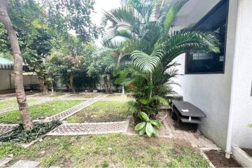 For Rent Detached House with pool suitable for residential and commercial in Thonglor