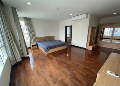 2BR High-Floor Condo at Wilshire Sukhumvit 22 - Close to Em District