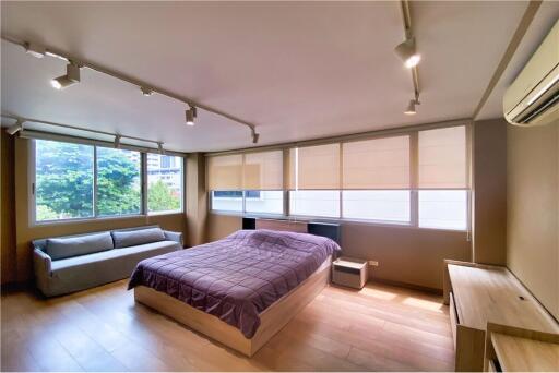 Luxury Condo in Sathorn - Spacious & Fully Furnished