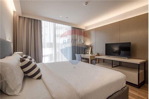 For Rent Brand New Luxury 2BR Apartment in Phromphong - Full Amenities & Prime Location