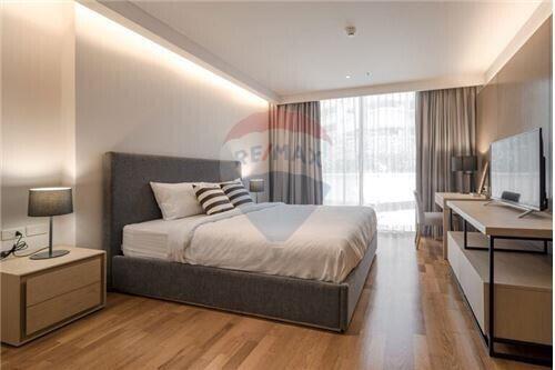 For Rent Brand New Luxury 2BR Apartment in Phromphong - Full Amenities & Prime Location