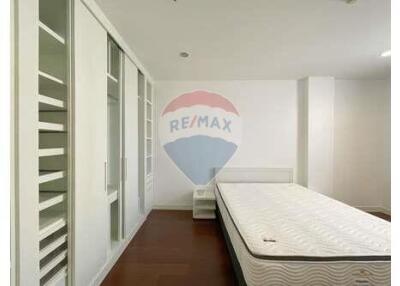 Pet Friendly 3 bedrooms newly Renovated large balcony in Ekkamai.