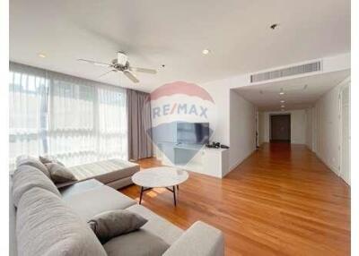 Pet Friendly 3 bedrooms newly Renovated large balcony in Ekkamai.