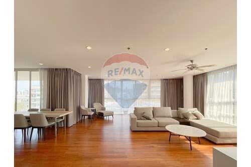 250 Sqm., 3 Beds, 3 Baths Condo listed for ฿ 135,000./Month