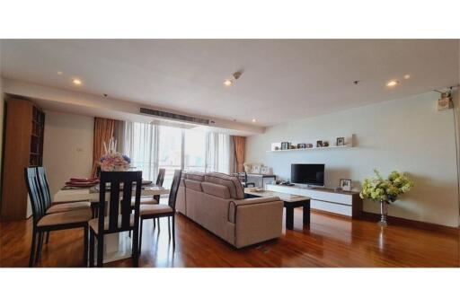 Spacious 3 bedrooms Sukhumvit 24 FOR RENT Next to Park