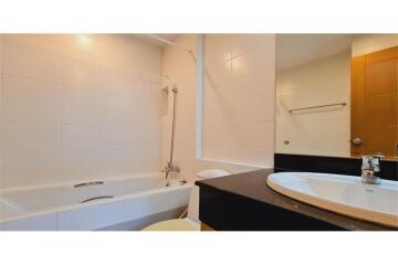 Spacious 3 bedrooms Sukhumvit 24 FOR RENT Next to Park