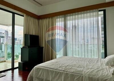 "Luxurious 2-Bed with PRIVATE SWIMIMG POOL in Sukhumvit 39