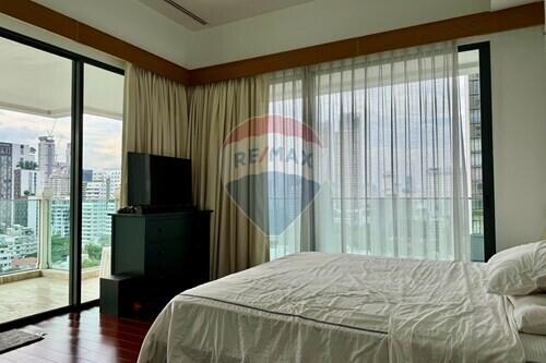 "Luxurious 2-Bed with PRIVATE SWIMIMG POOL in Sukhumvit 39