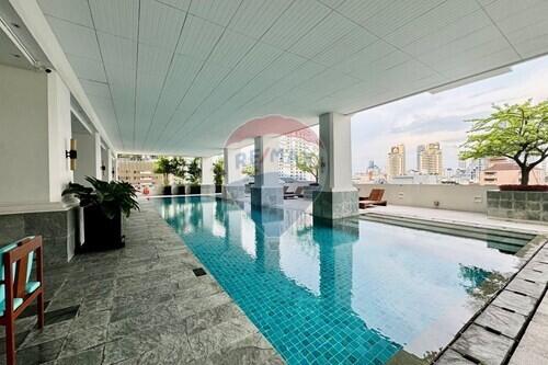 "Luxurious 2-Bed with PRIVATE SWIMIMG POOL in Sukhumvit 39