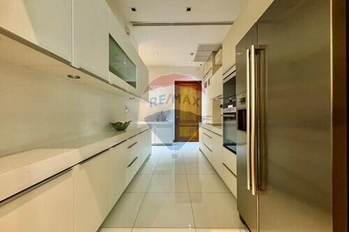 "Luxurious 2-Bed with PRIVATE SWIMIMG POOL in Sukhumvit 39