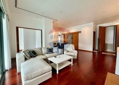 "Luxurious 2-Bed with PRIVATE SWIMIMG POOL in Sukhumvit 39