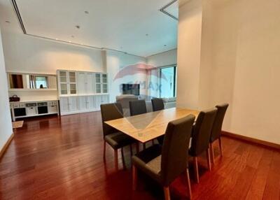 "Luxurious 2-Bed with PRIVATE SWIMIMG POOL in Sukhumvit 39