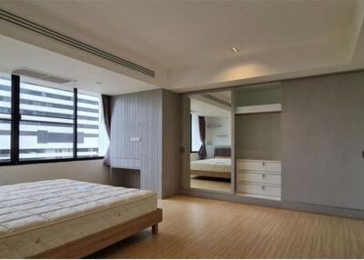 Pet Friendly 3 Beds Apartment Asoke