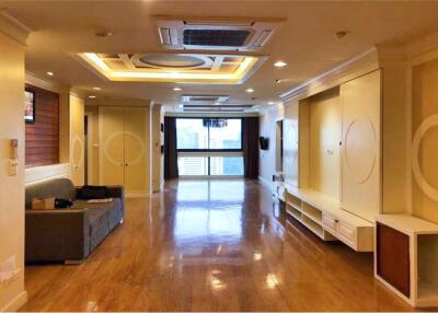 Spacious Pet-Friendly Condo on High Floor at President Park Sukhumvit 24