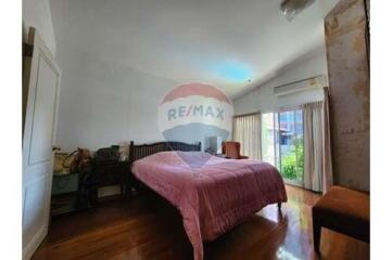 Large 4 bed in BTS Phrom Phong, ideal for pets and entrepreneurs.