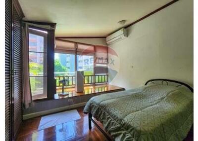 Large 4 bed in BTS Phrom Phong, ideal for pets and entrepreneurs.