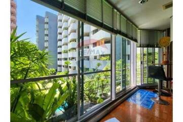 Large 4 bed in BTS Phrom Phong, ideal for pets and entrepreneurs.