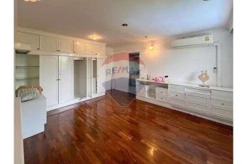 Large 2-bedroom with pet-friendly in Asoke Sukhumvit.