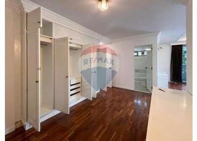 Large 2-bedroom with pet-friendly in Asoke Sukhumvit.