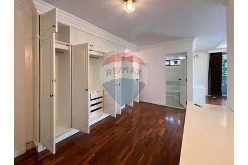 Large 2-bedroom with pet-friendly in Asoke Sukhumvit.