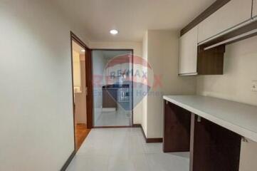 2 bed for rent BTS Asoke Sukhumvit cat friendly