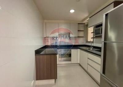 2 bed for rent BTS Asoke Sukhumvit cat friendly