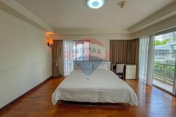 2 bed for rent BTS Asoke Sukhumvit cat friendly