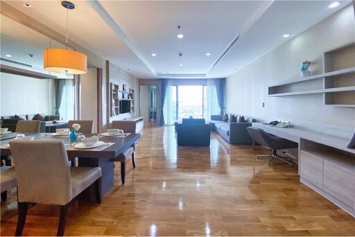 For Rent Apartment High Rise Building 2 Bedrooms with balcony in Sukhumvit 39