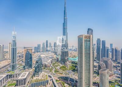 Burj Khalifa View  Prime Location  Middle unit