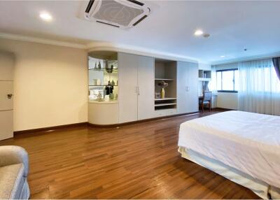 Pet friendly renovated style spacious 3 bedrooms in Asoke