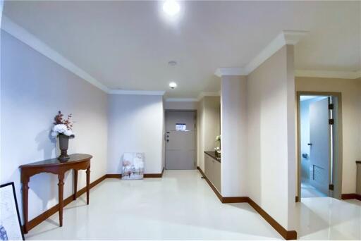 Pet friendly renovated style spacious 3 bedrooms in Asoke