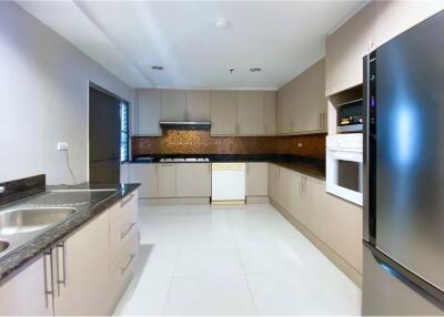 Pet friendly renovated style spacious 3 bedrooms in Asoke