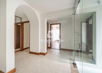 Spacious Villa  Near Beach  Ready To Move