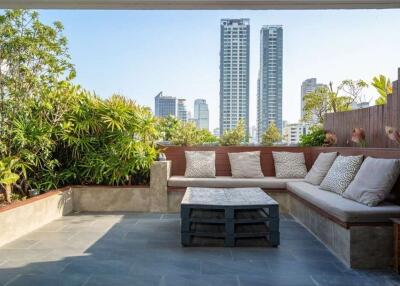 Stunning Renovated 3-Bedroom Condo in Prime Sukhumvit