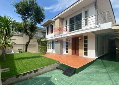 Rent this renovated 3-bed home in Watthana!