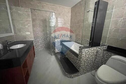 "Spacious Sathon Sanctuary: 3BR/3BA Home for Rent!"