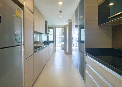 For Rent Apartment High Rise Building 3 Bedrooms with balcony in Sukhumvit 39